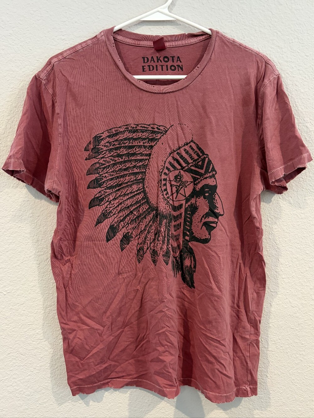 Dakota Edition Womens Red Black Indian Tribe‎ Graphic 100% Cotton Distressed Tee